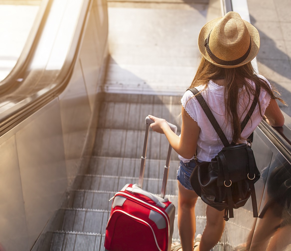 How to make the best of a long layover at the airport by travel blog My Beauty Bunny