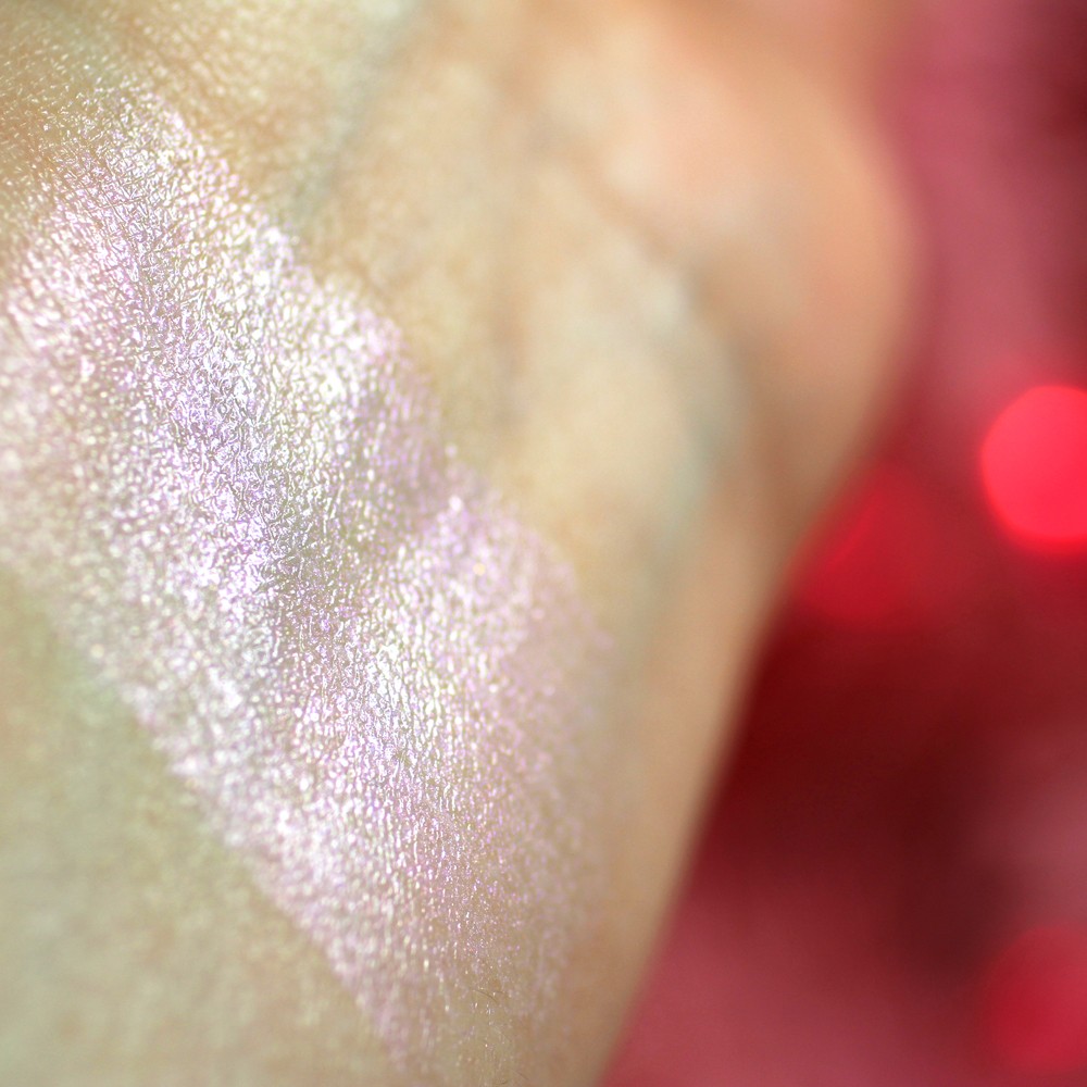 Baiser Moondust Glow Stick Pink Highlighter Swatch