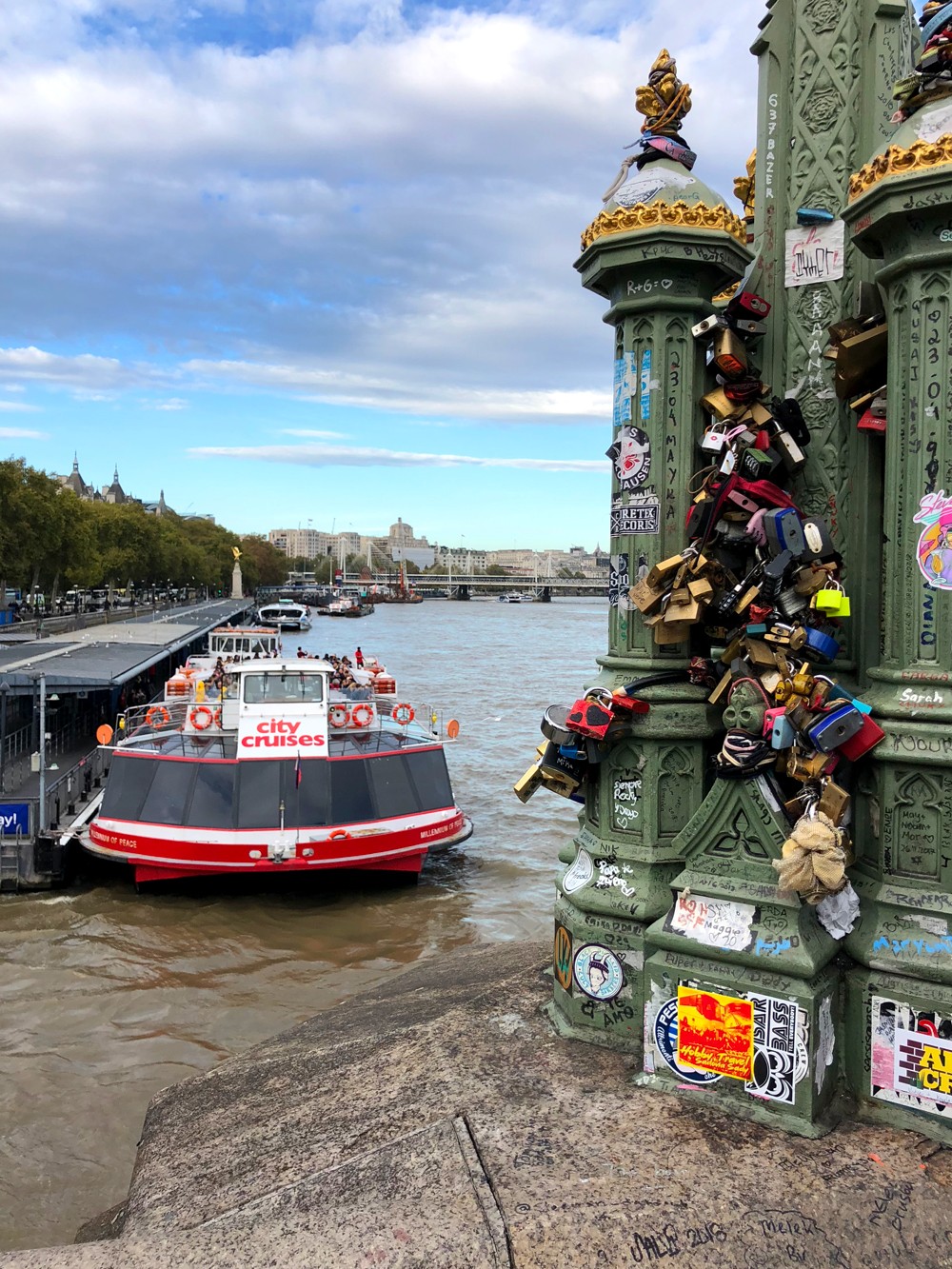 Couples Guide to London - City Cruises River Thames Dinner Cruise