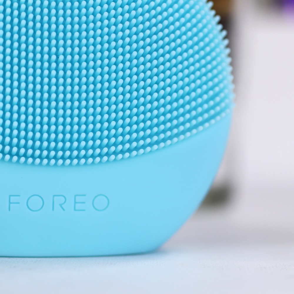 Foreo Luna Fofo Close Up Shot - in the Summer 2018 FabFitFun Box - FabFitFun Summer 2018 Unboxing and Giveaway featured by popular Los Angeles style blogger, My Beauty Bunny