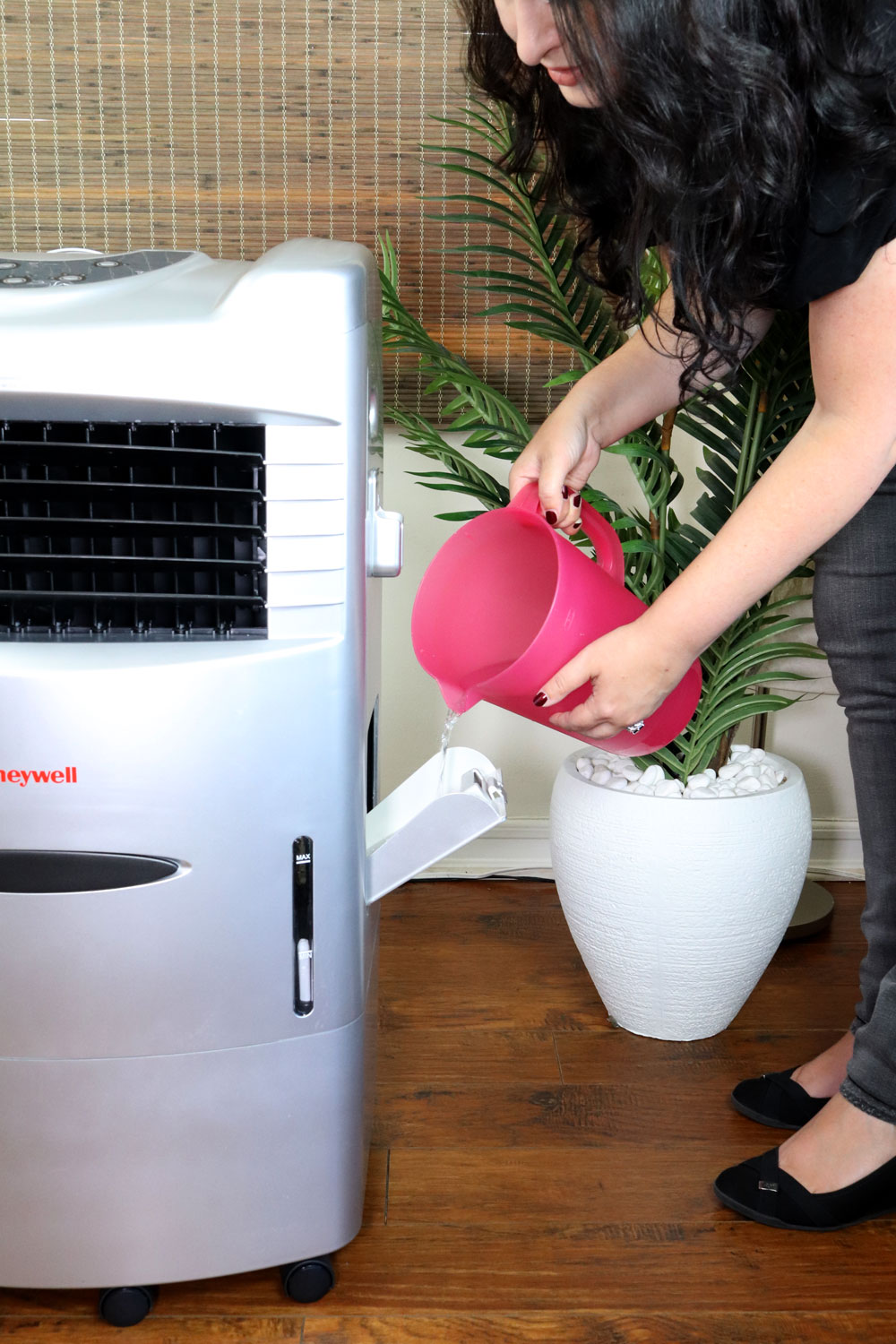 Los Angeles lifestyle blogger My Beauty Bunny reviews the Honeywell Indoor Evaporative Swamp Air Cooler 