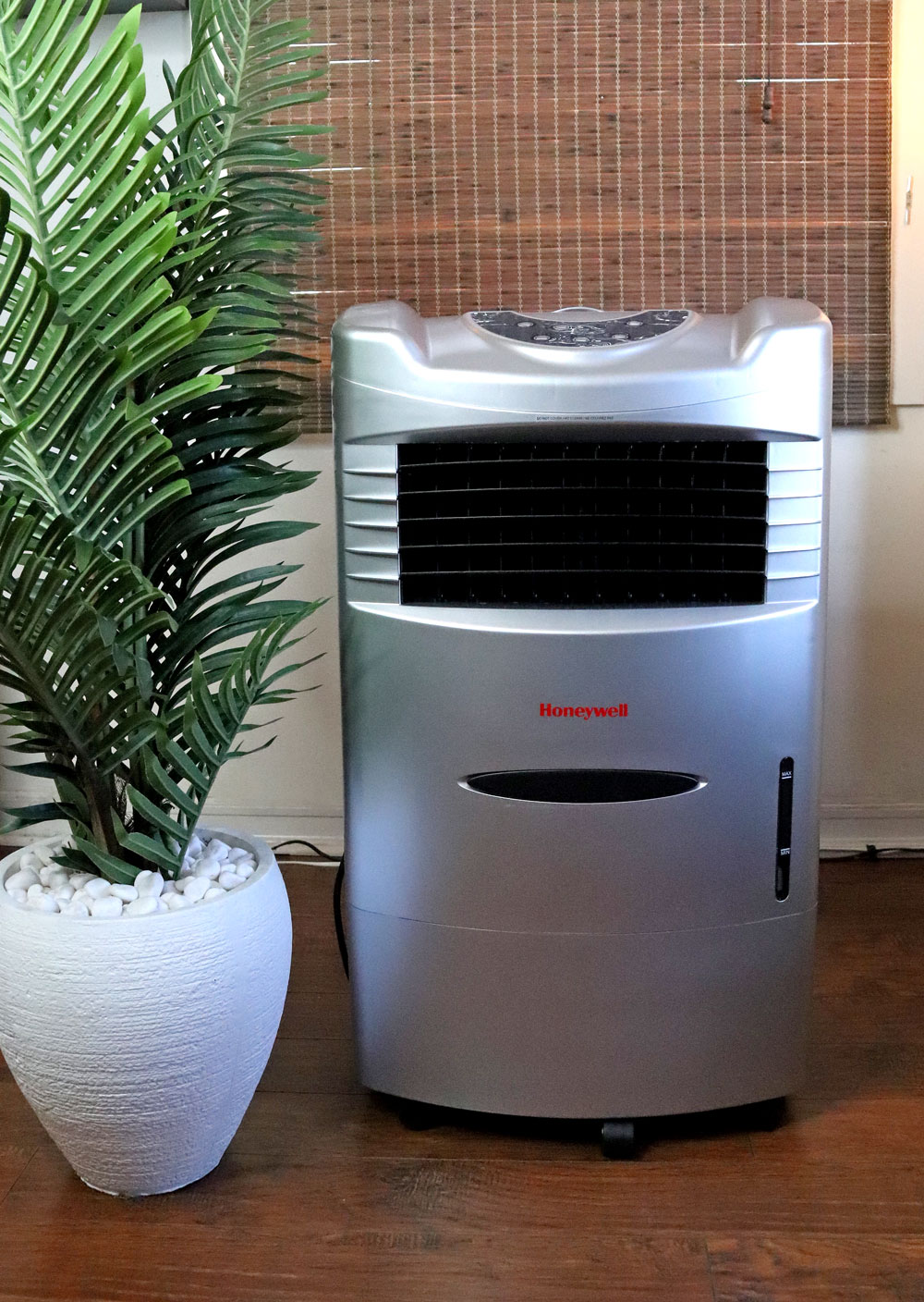 Los Angeles lifestyle blogger My Beauty Bunny reviews the Honeywell Indoor Evaporative Air Cooler 