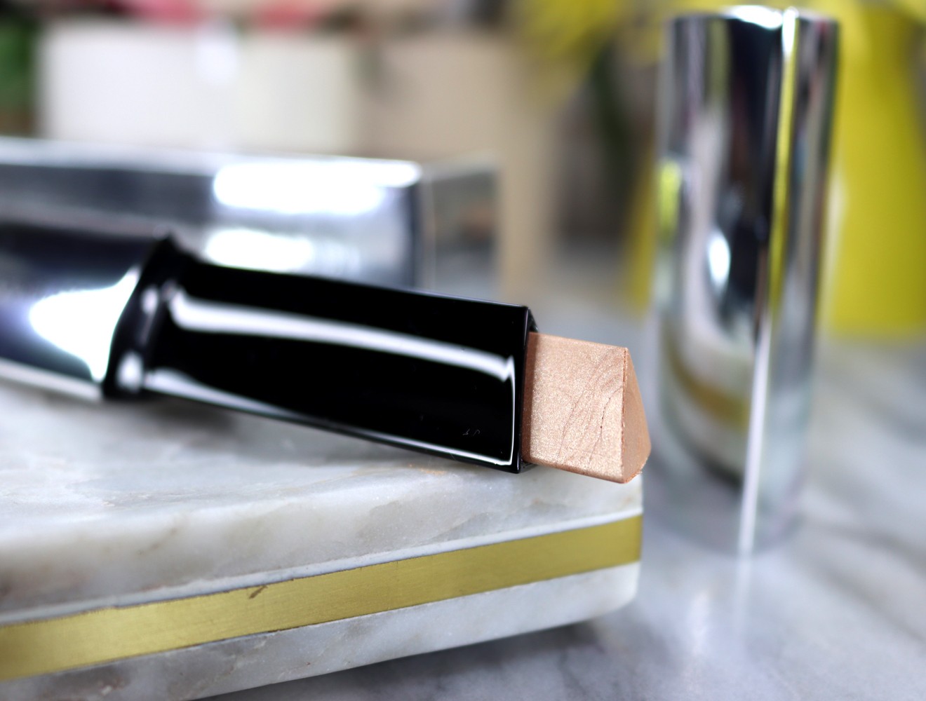Hourglass Vanish Highlighter - Hourglass cosmetics going vegan by popular Las Vegas beauty blogger My Beauty Bunny