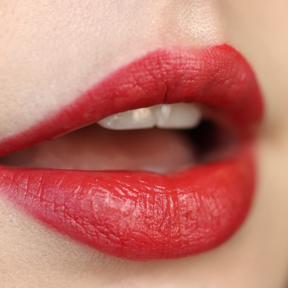 Azelique Cosmetics Ready Red Lipstick Review - Review of Azelique Cosmetics by Los Angeles cruelty free beauty blogger My Beauty Bunny