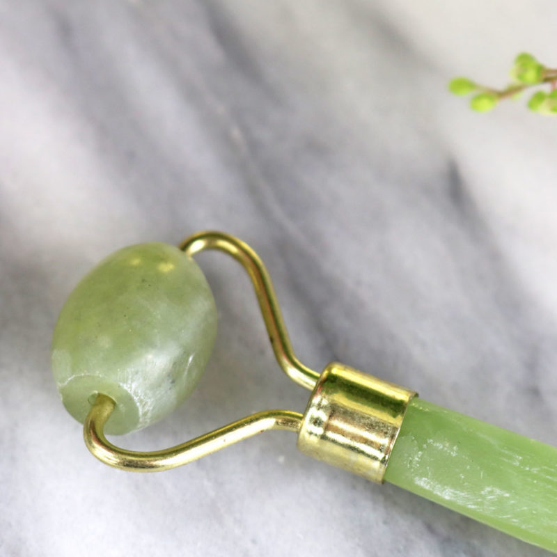 how to use a jade roller review