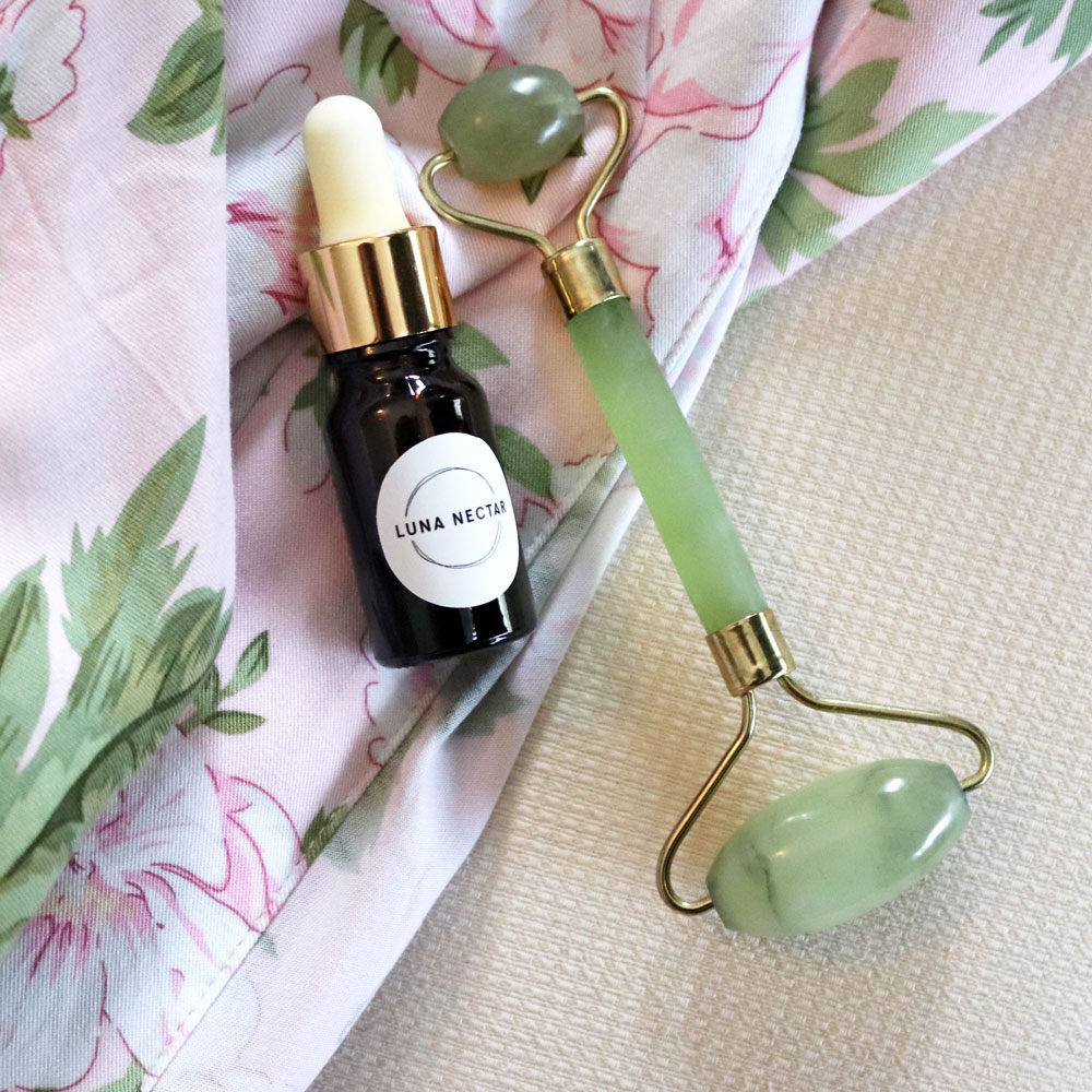 Luna Nectar Heliophilia Serum and Jade Roller Review