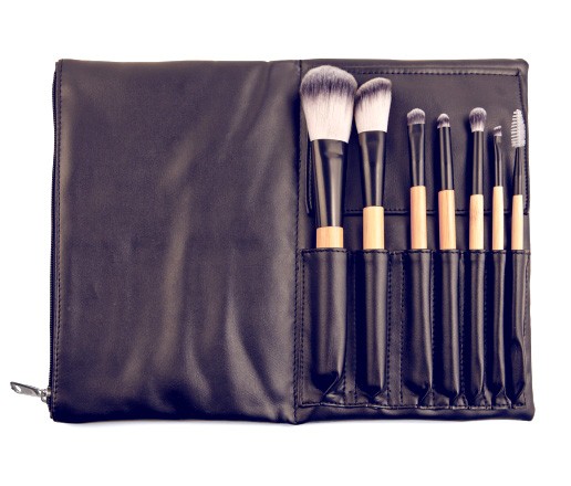 Antonym travel brush set