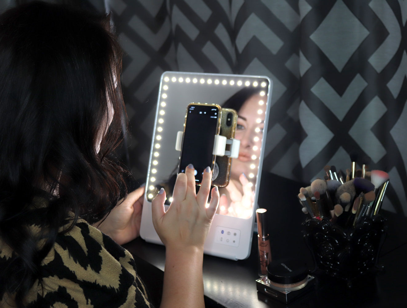 Glamcor Riki Skinny Lighted Selfie BlueTooth Mirror Review