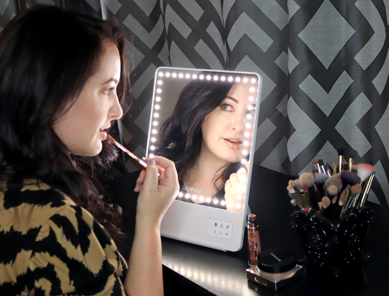 Glamcor Riki Skinny Lighted Mirror Review
