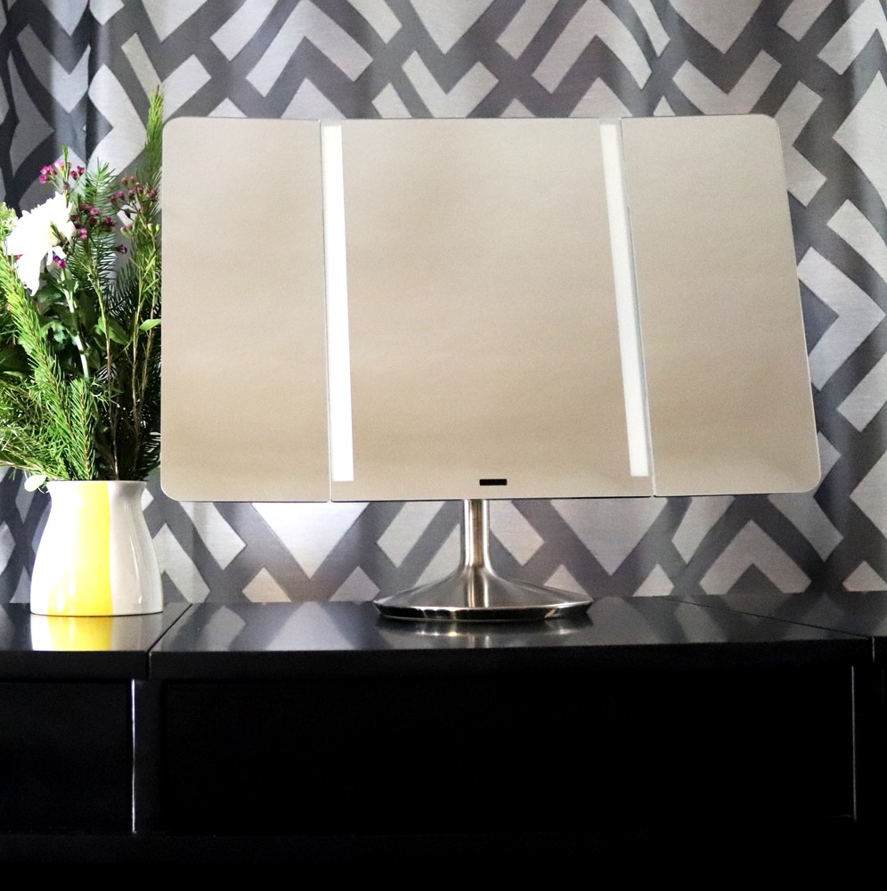 SimpleHuman Sensor Mirror Wide View Pro Review - SimpleHuman Mirrors Changed My Makeup Game by LA cruelty free beauty blogger My Beauty Bunny